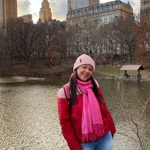 Meet your Posher, Larissa